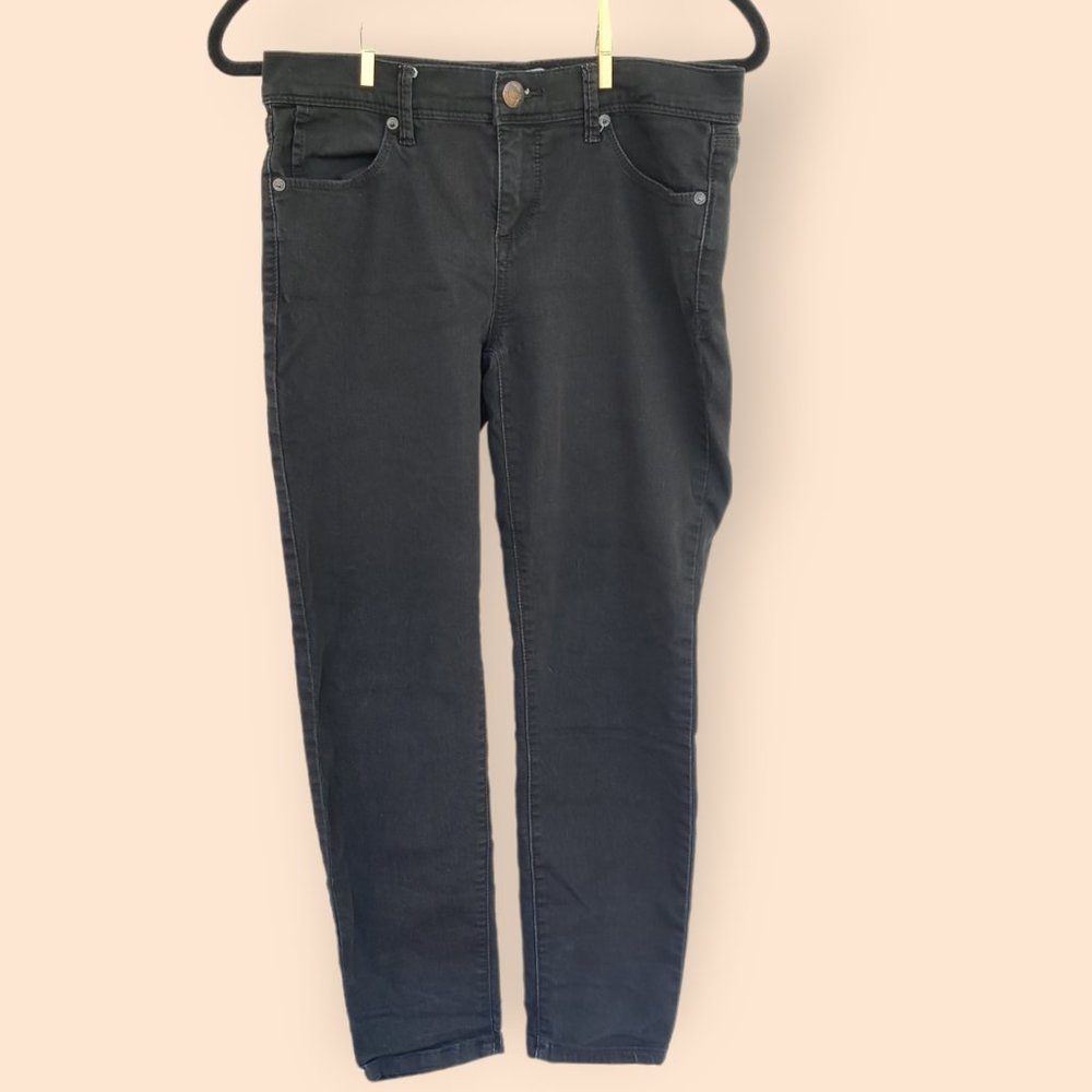 Free People Size 6 (28) Black Skinny Jeans Grunge Denim Emo Indie Goth